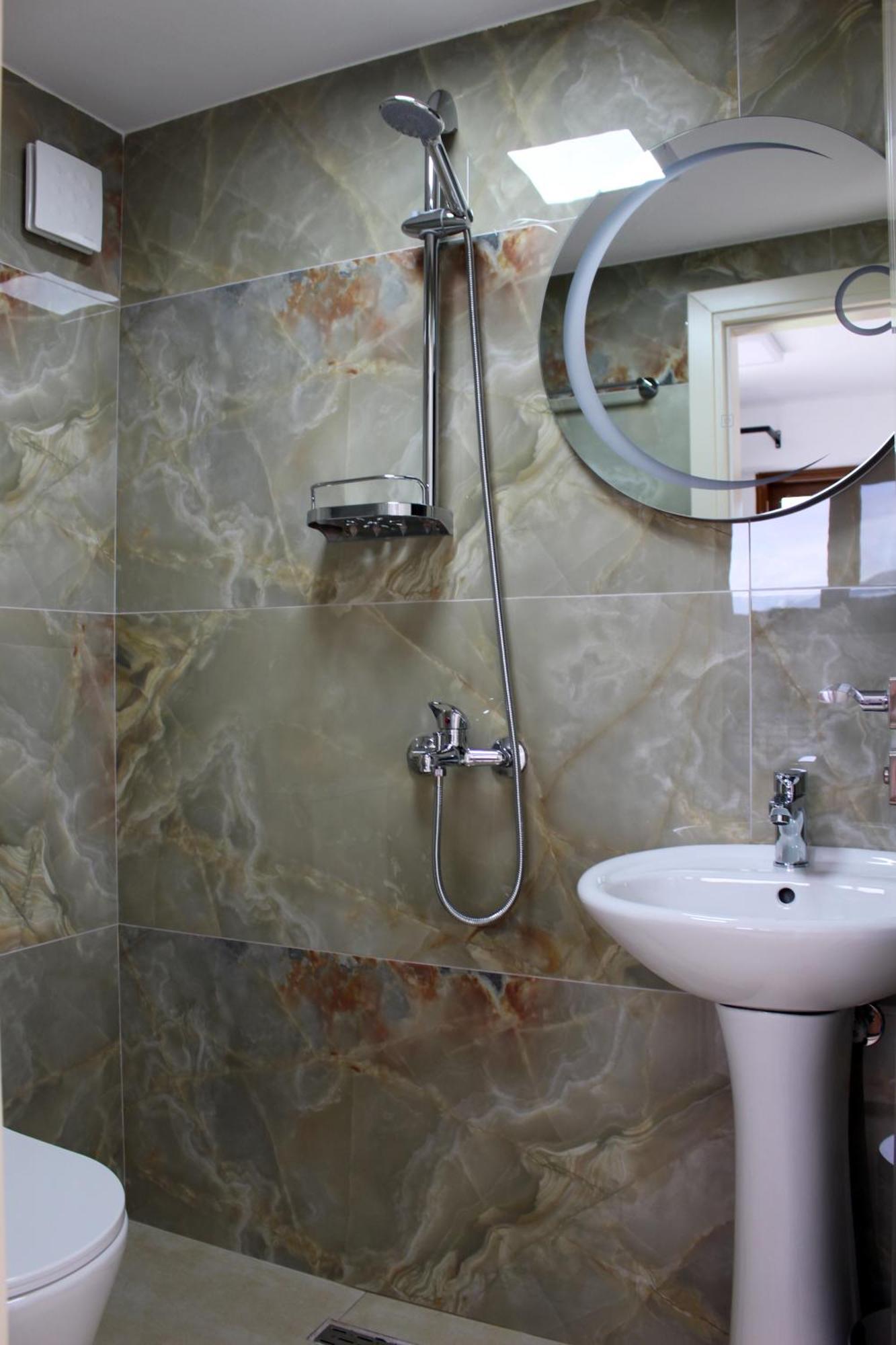 Guest House Amades Gjirokastër المظهر الخارجي الصورة