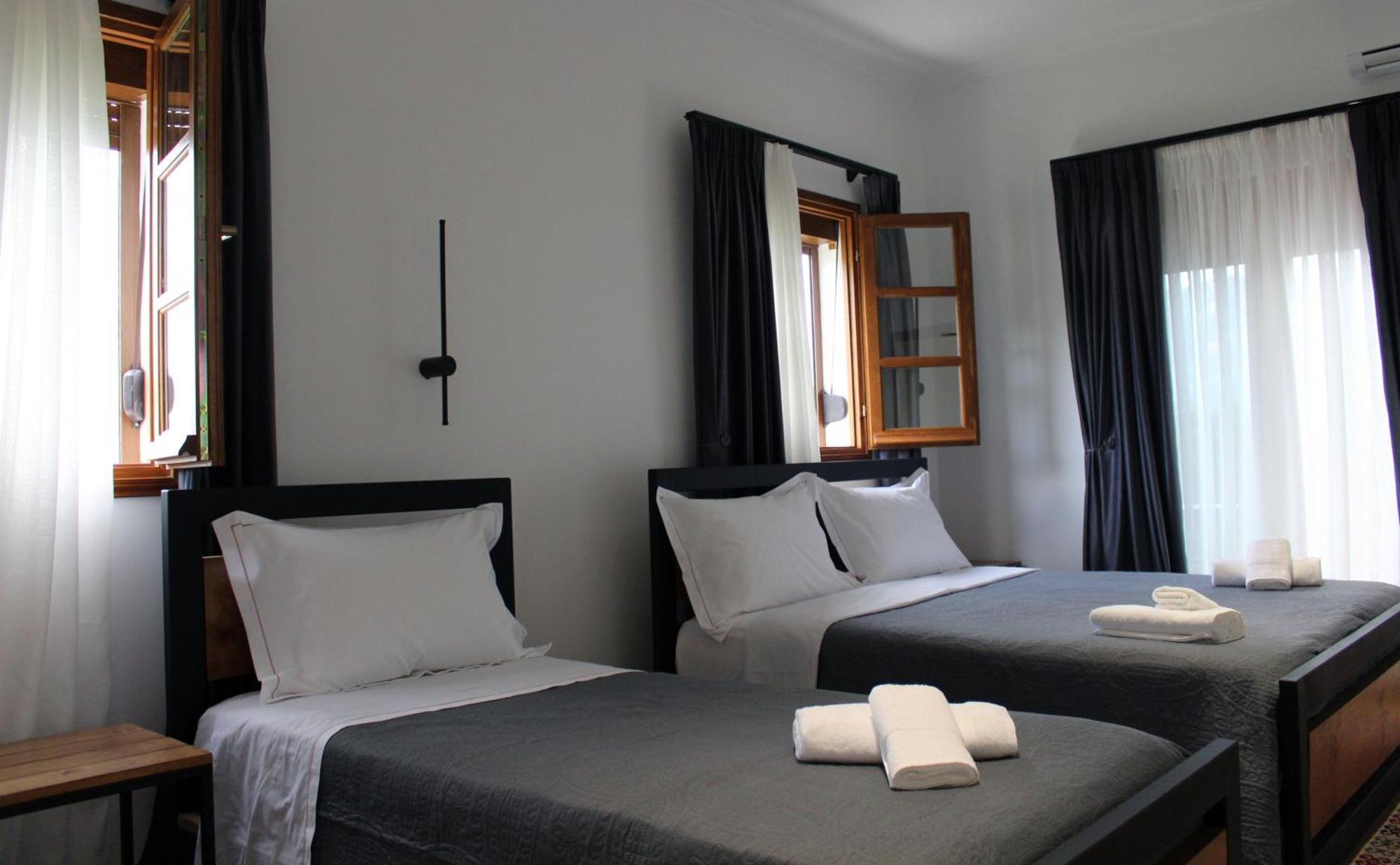 Guest House Amades Gjirokastër المظهر الخارجي الصورة